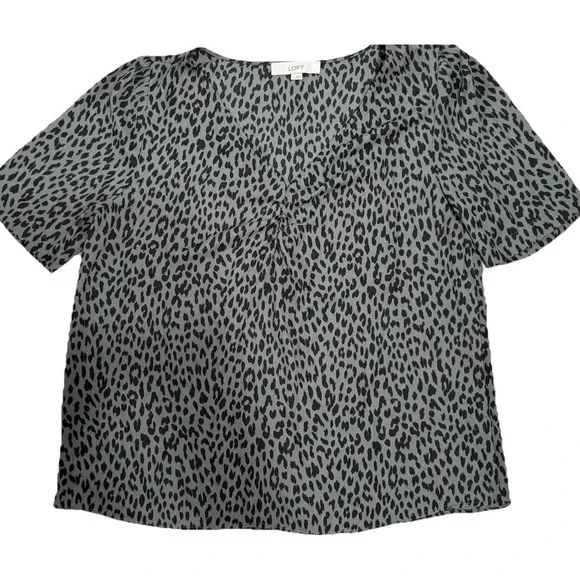 LOFT/Ann T Womens Large Black Gray Leopard Print Short Sleeve Blouse Shirt Vneck - Picture 1 of 7
